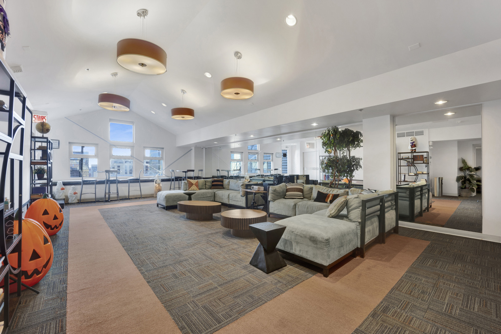 40 E 9th Street Unit: 609