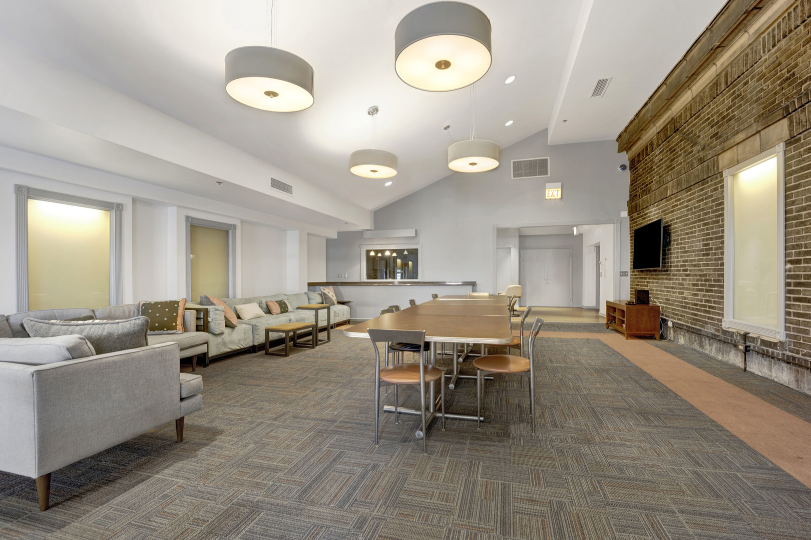 40 E 9th Street Unit: 609