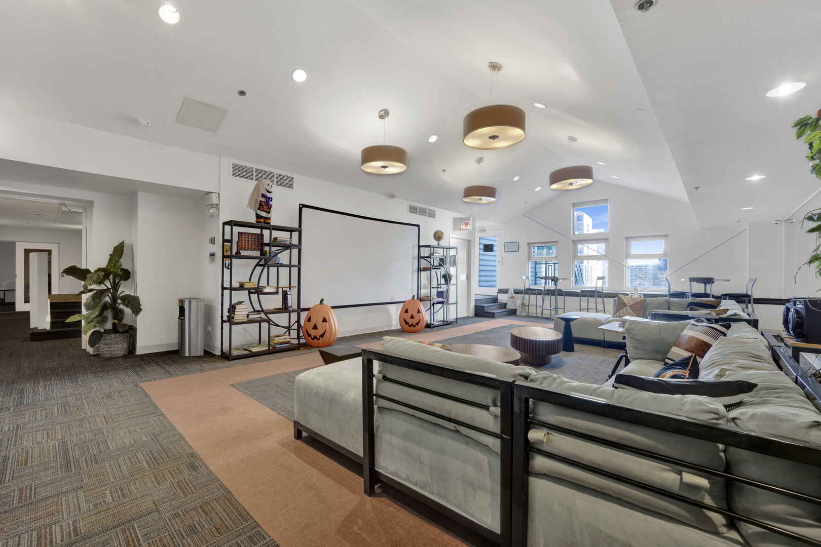 40 E 9th Street Unit: 609