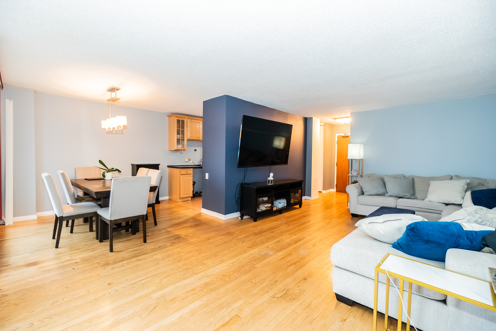 4170 N MARINE Drive Unit: 10D