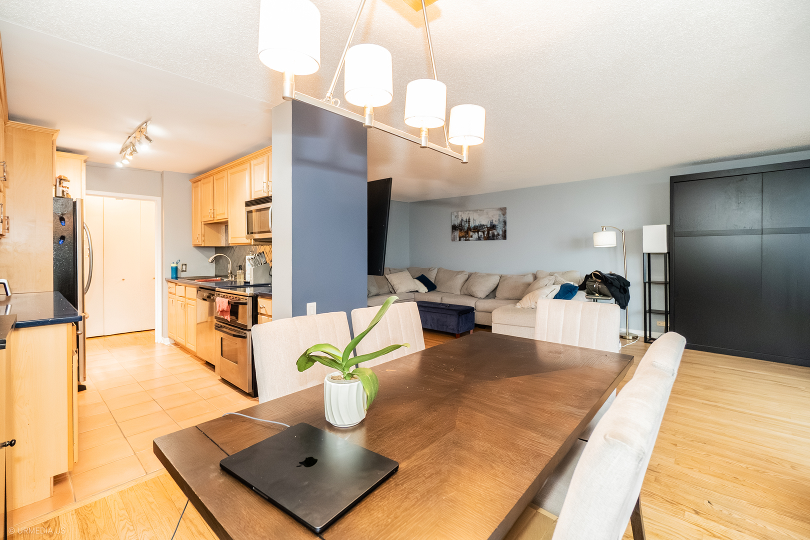 4170 N MARINE Drive Unit: 10D