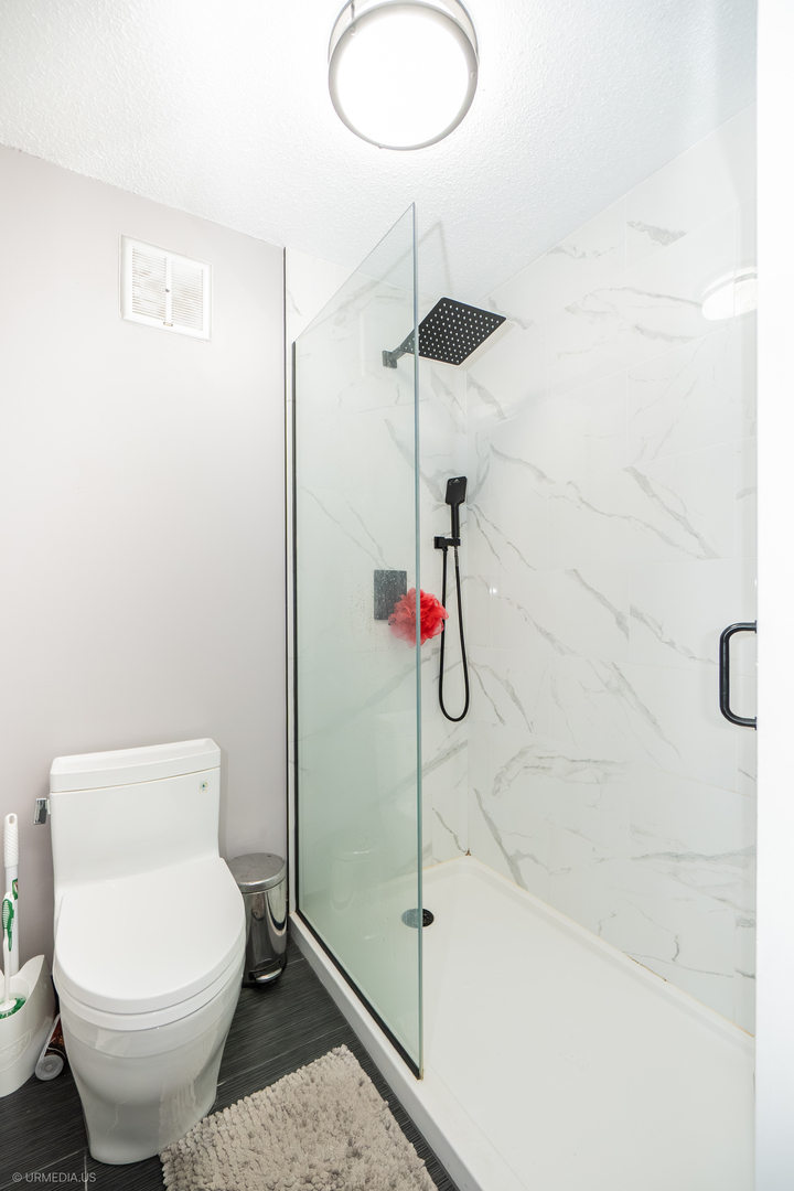 4170 N MARINE Drive Unit: 10D