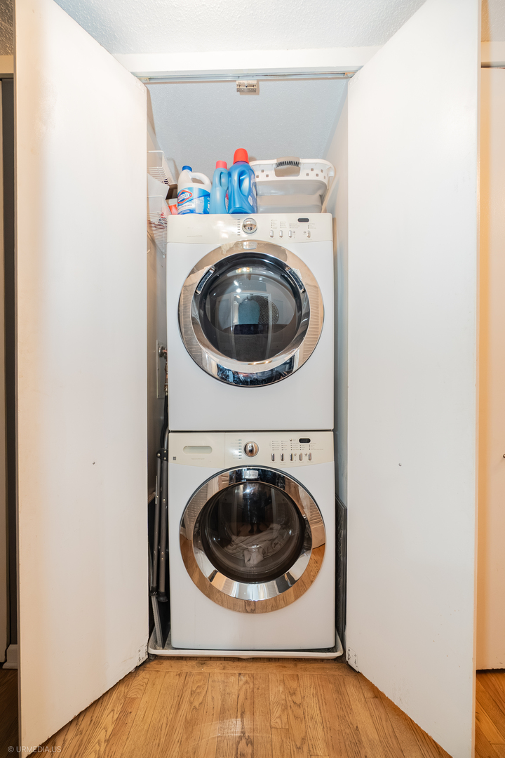 4170 N MARINE Drive Unit: 10D