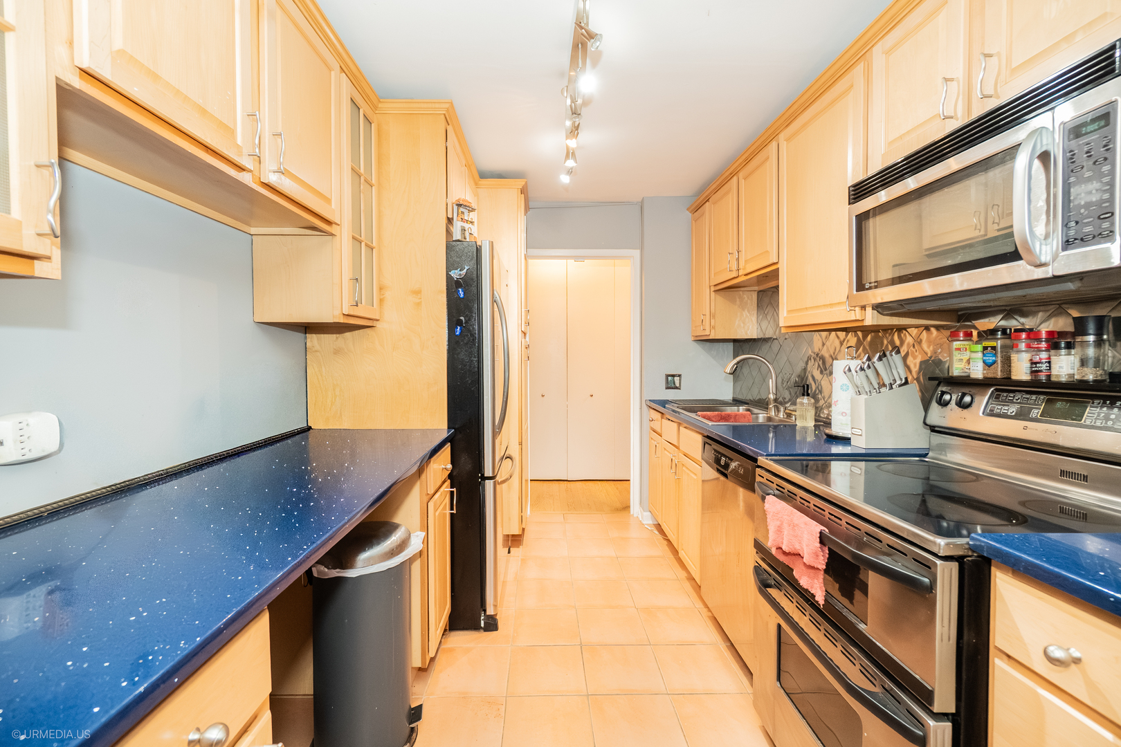 4170 N MARINE Drive Unit: 10D