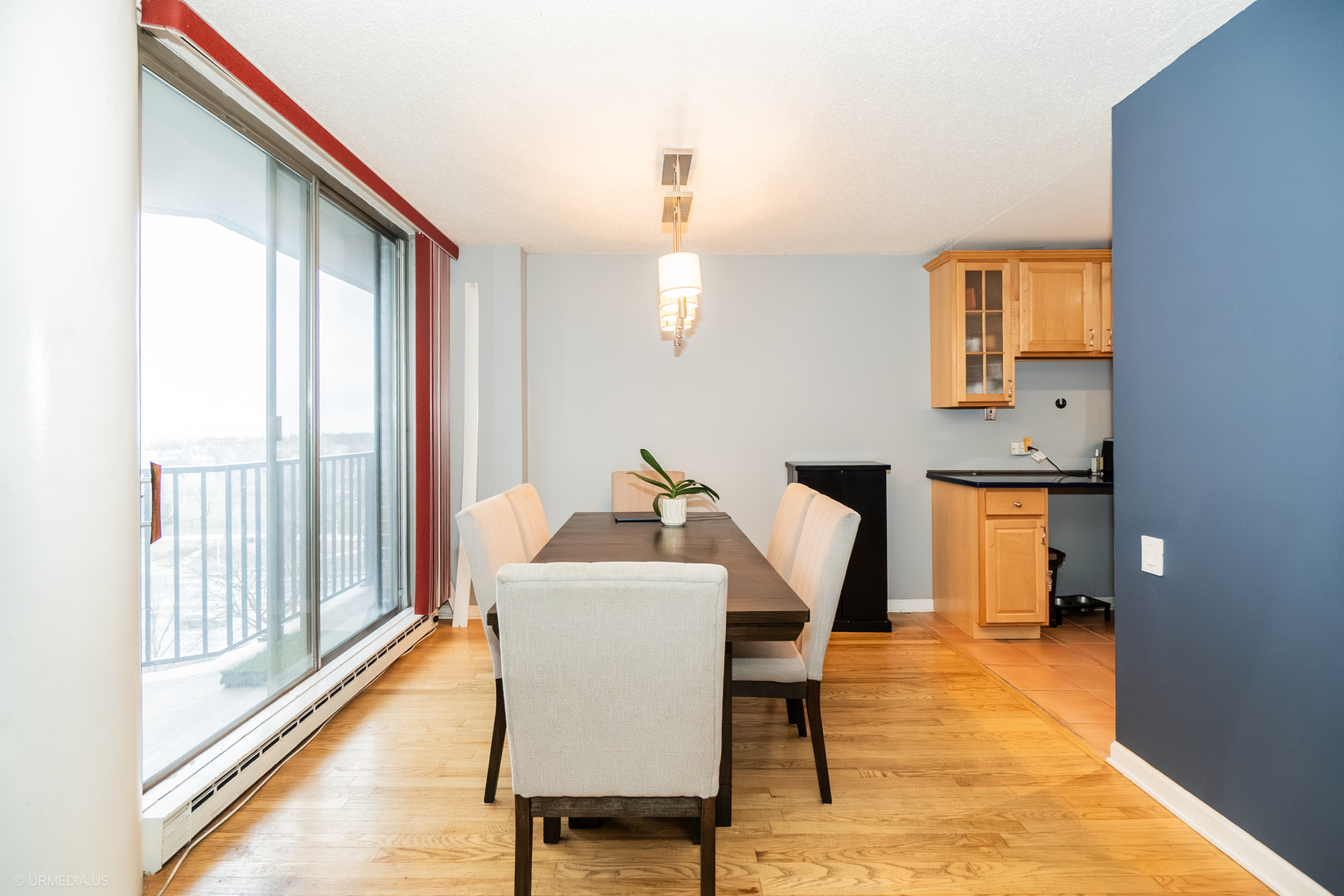 4170 N MARINE Drive Unit: 10D