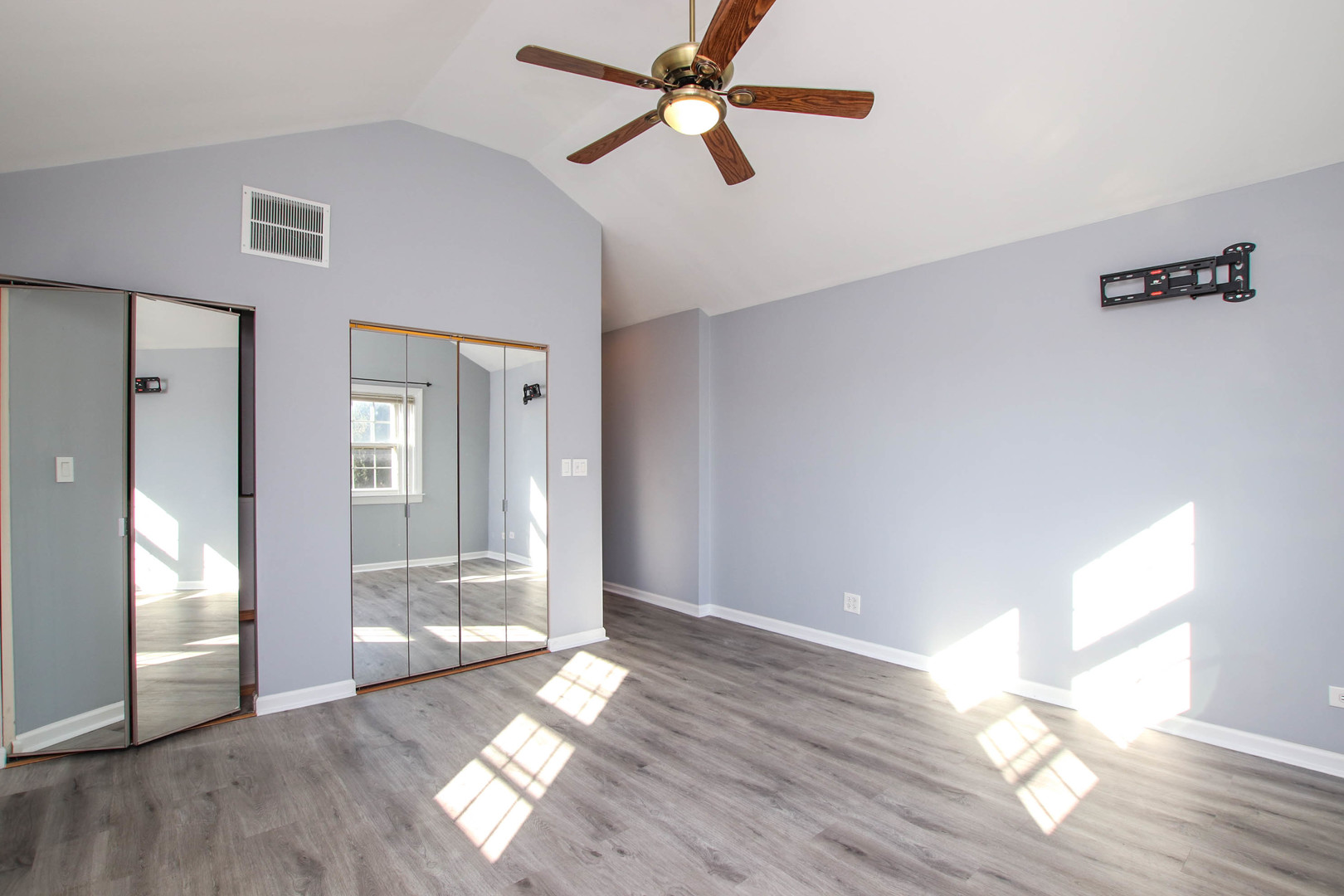 5815 N Canfield Avenue