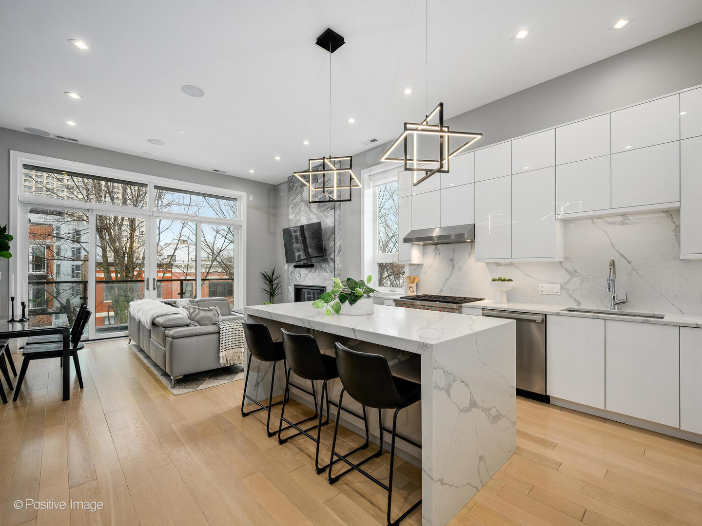 1513 W Thomas Street Unit: 3