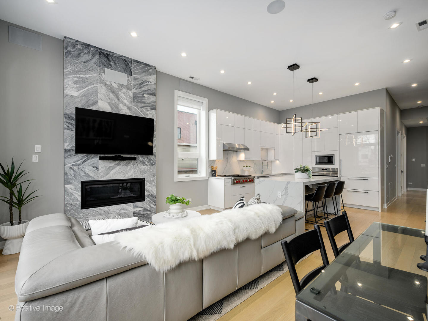 1513 W Thomas Street Unit: 3