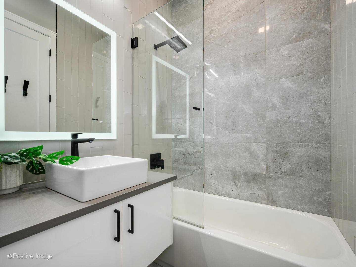 1513 W Thomas Street Unit: 3