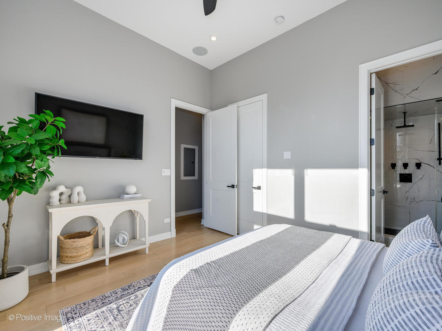 1513 W Thomas Street Unit: 3