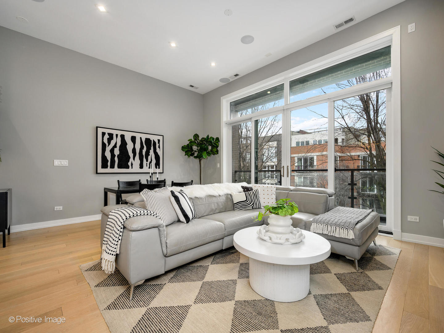 1513 W Thomas Street Unit: 3