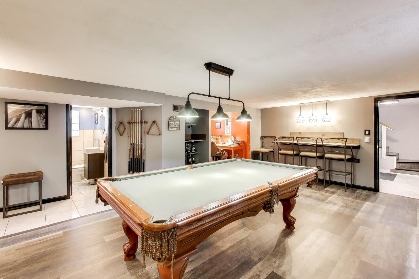 6047 N Newburg Avenue