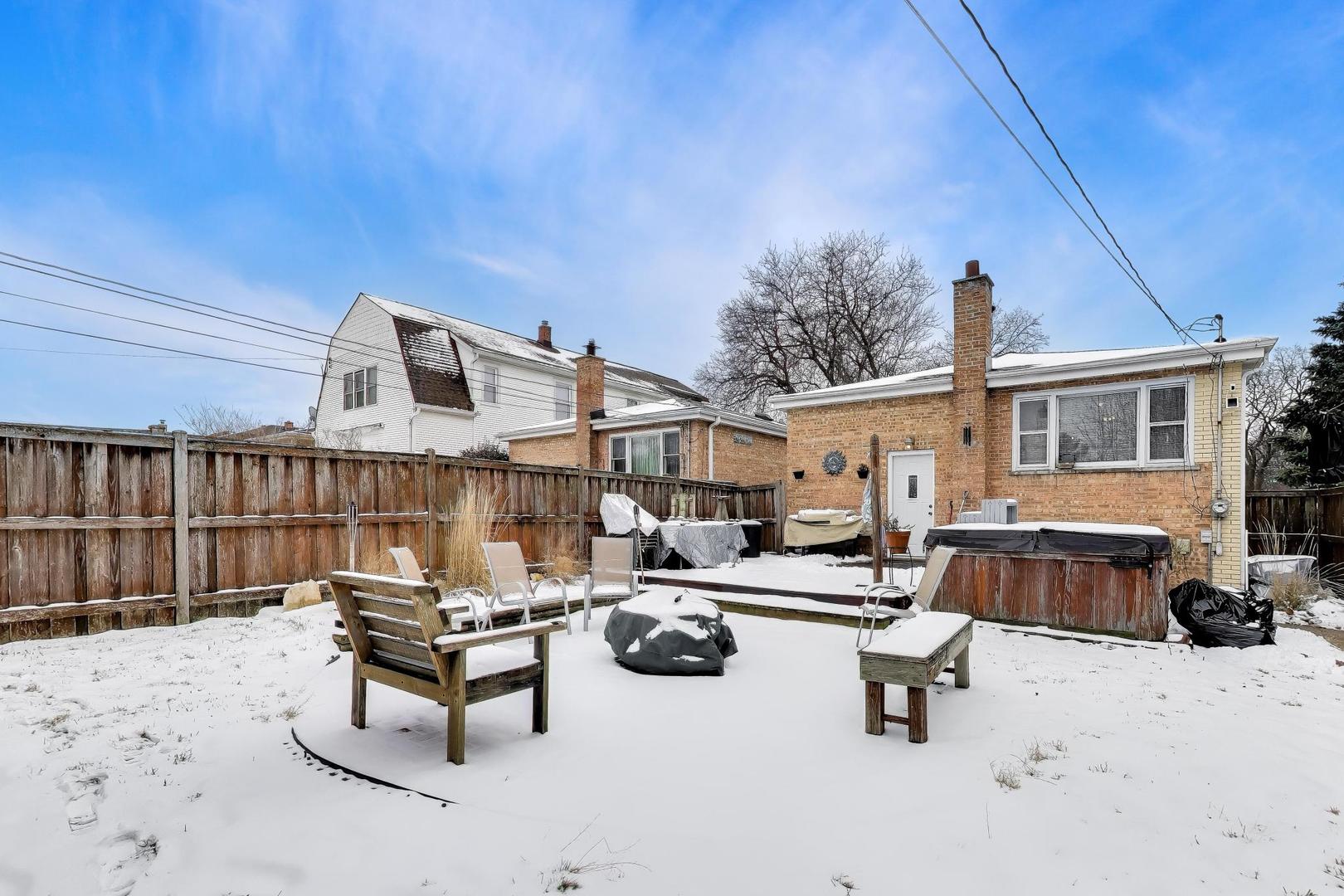 6047 N Newburg Avenue