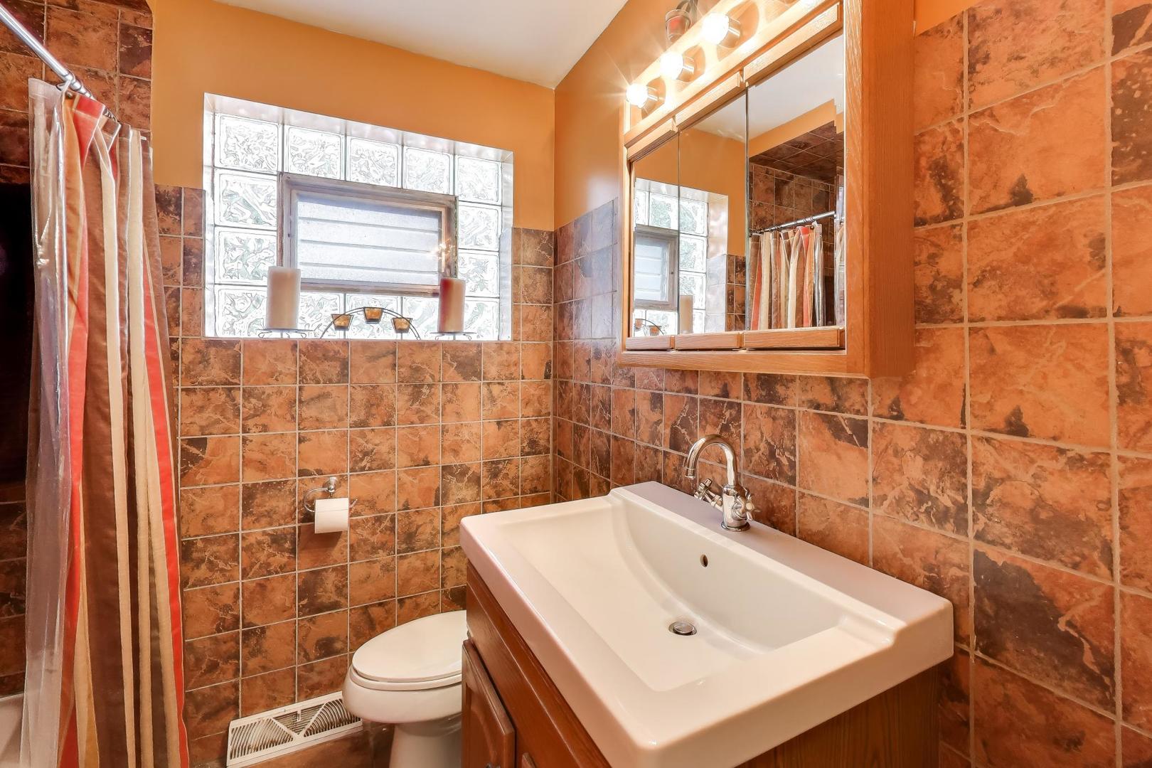 6047 N Newburg Avenue