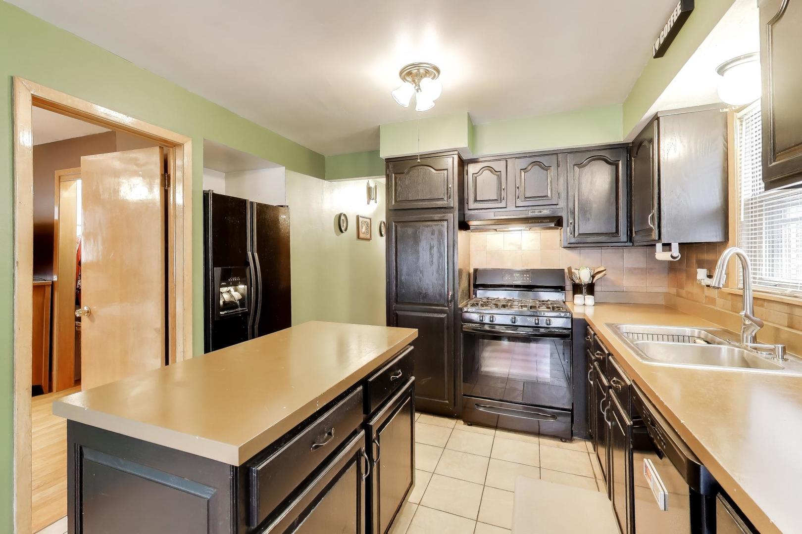 6047 N Newburg Avenue