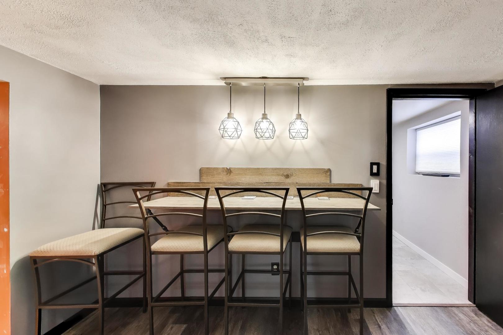 6047 N Newburg Avenue