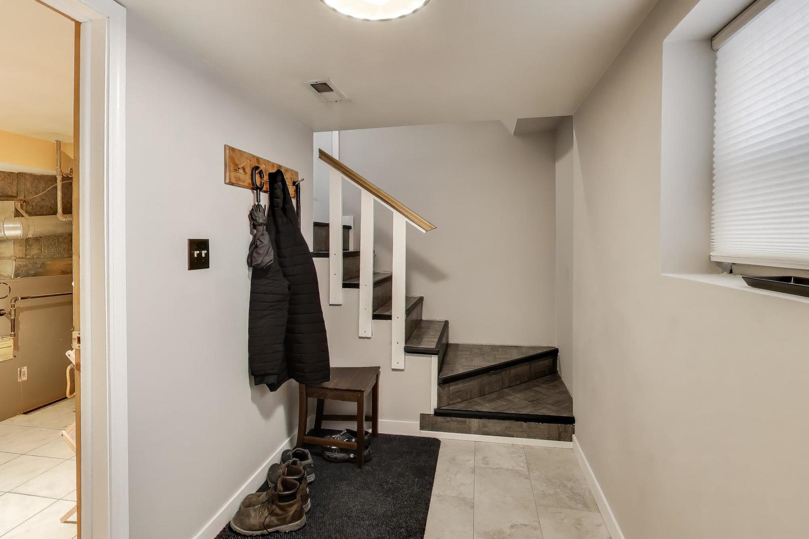 6047 N Newburg Avenue