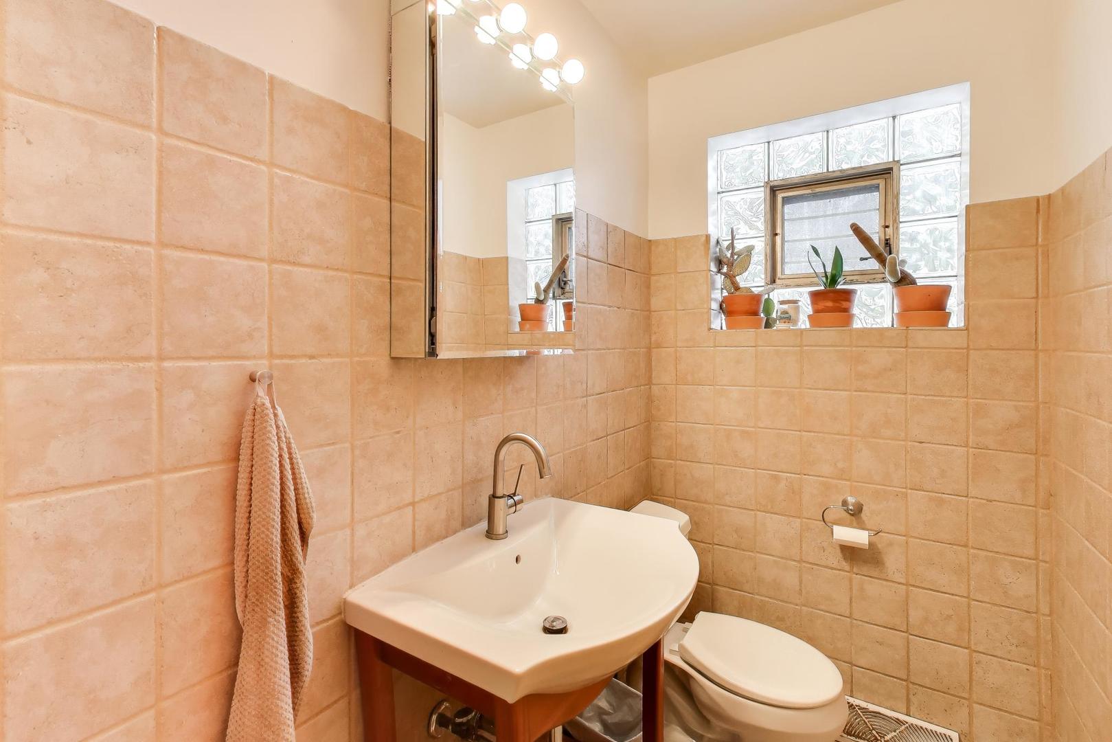 6047 N Newburg Avenue