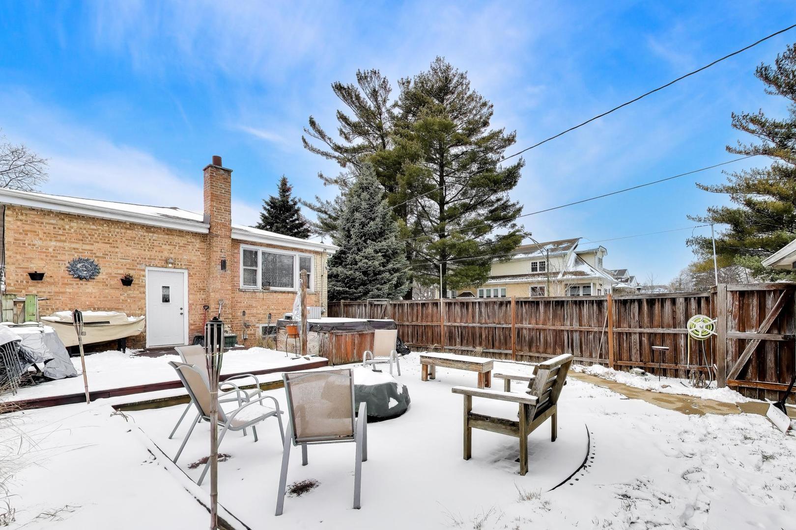 6047 N Newburg Avenue