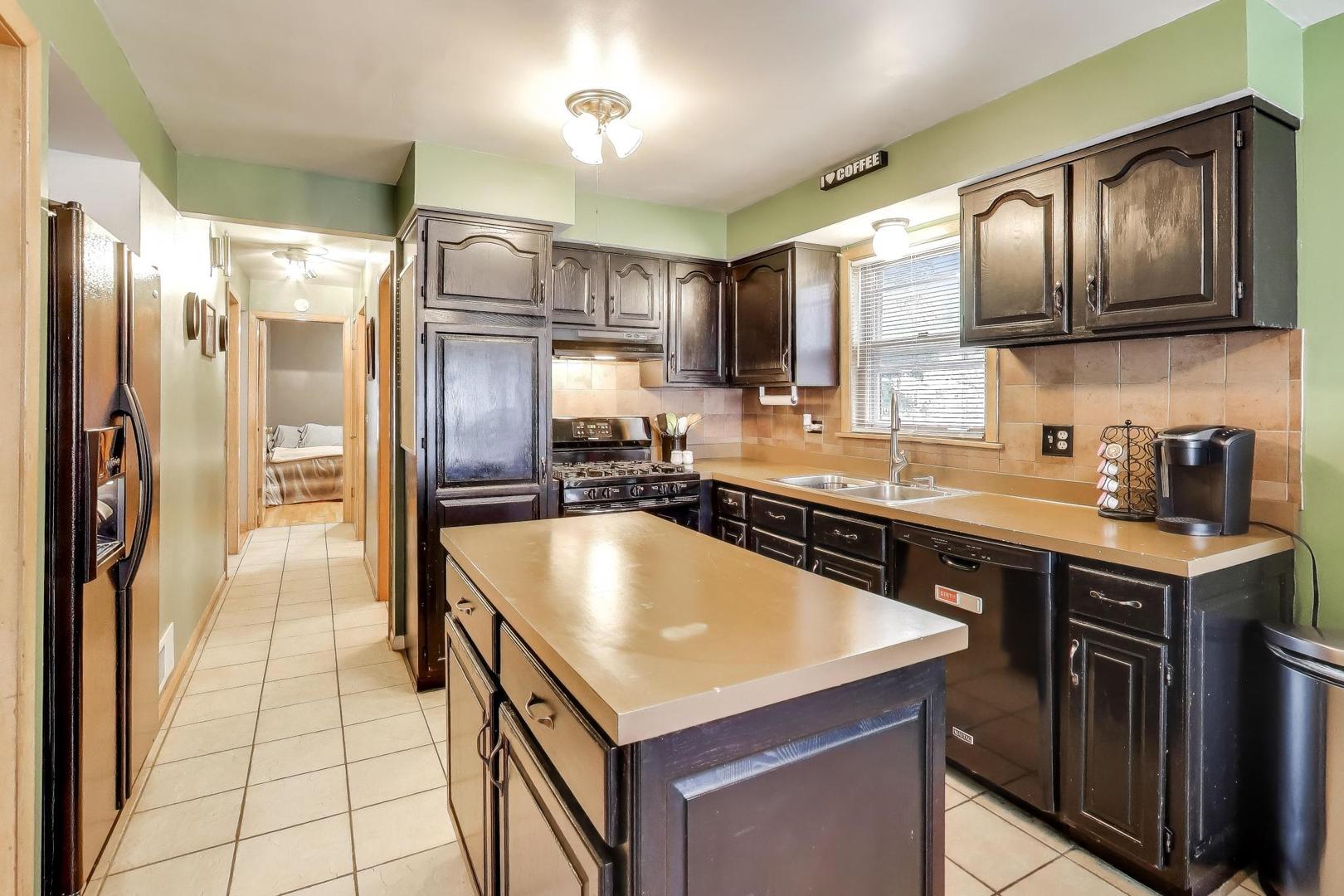 6047 N Newburg Avenue