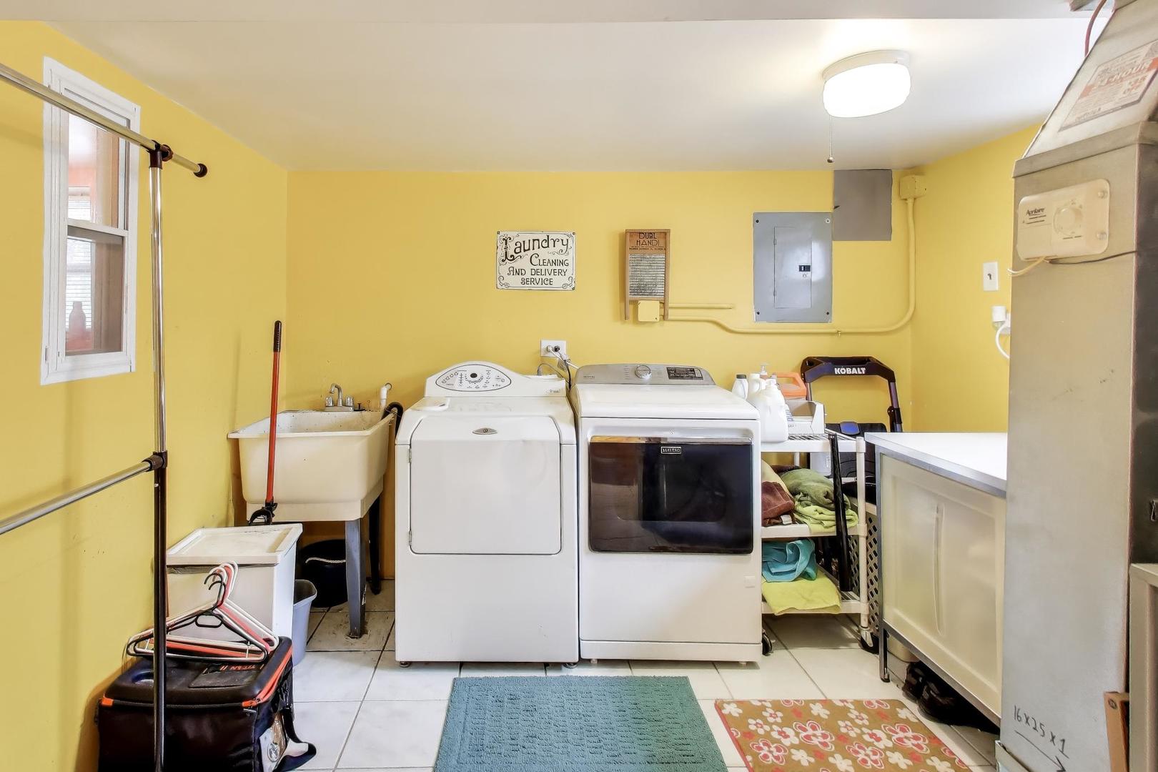 6047 N Newburg Avenue