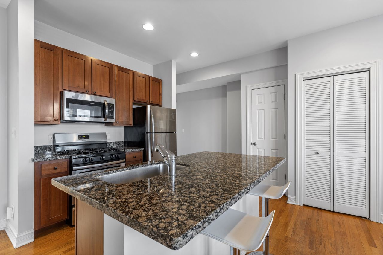 4962 N Spaulding Avenue Unit: 3