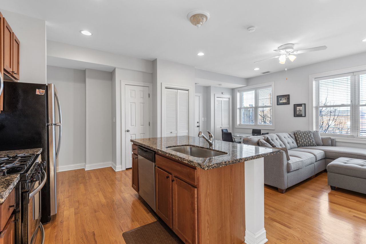 4962 N Spaulding Avenue Unit: 3