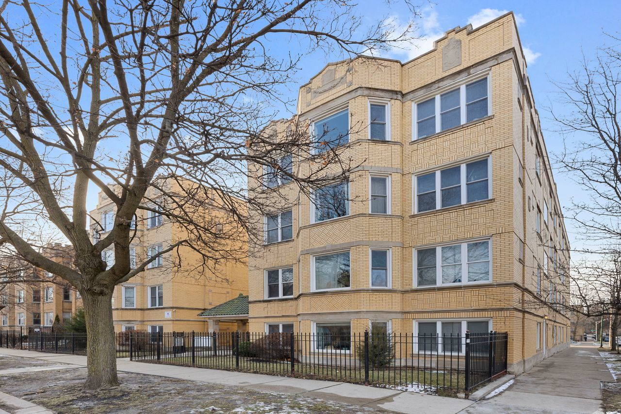 4962 N Spaulding Avenue Unit: 3