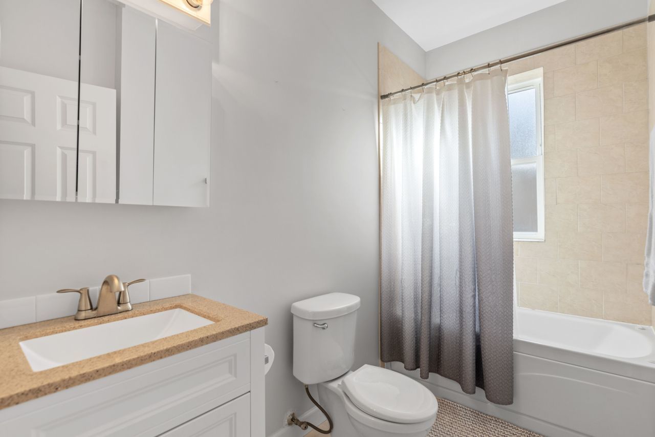 4962 N Spaulding Avenue Unit: 3