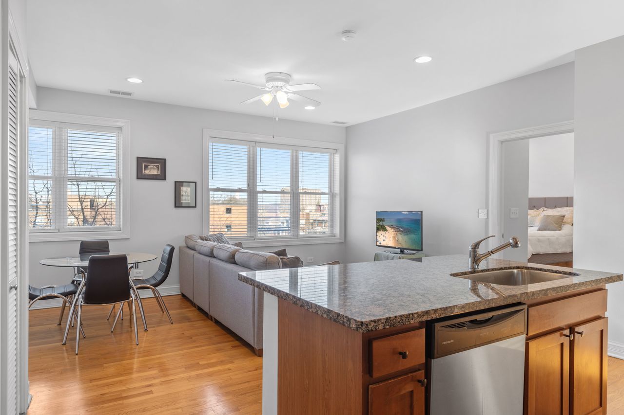 4962 N Spaulding Avenue Unit: 3