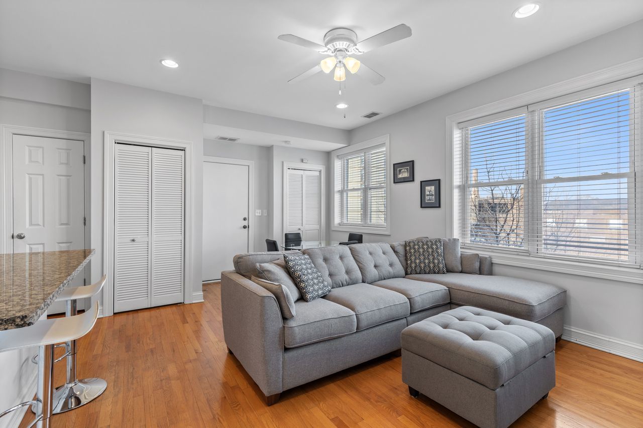 4962 N Spaulding Avenue Unit: 3