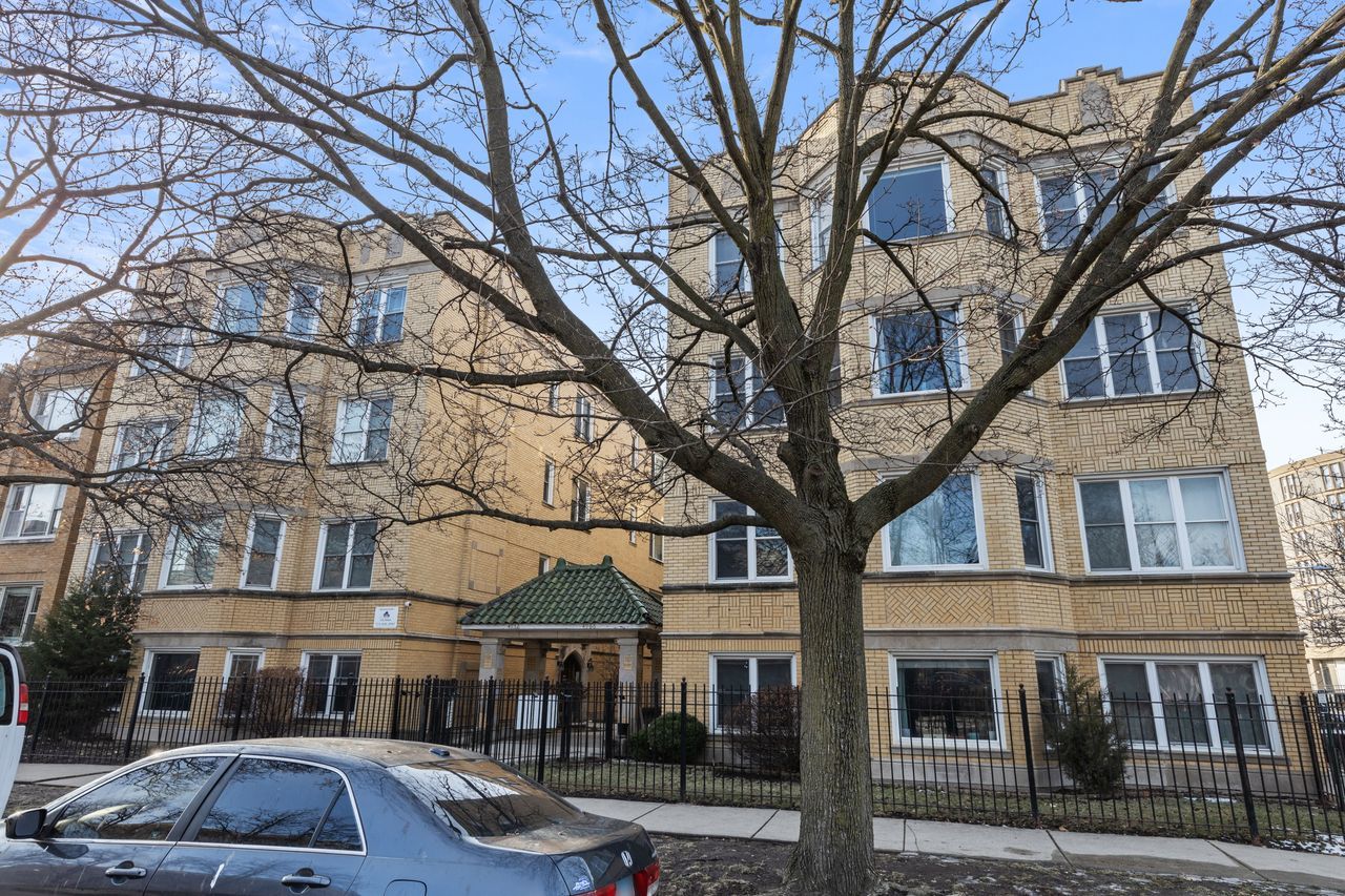 4962 N Spaulding Avenue Unit: 3