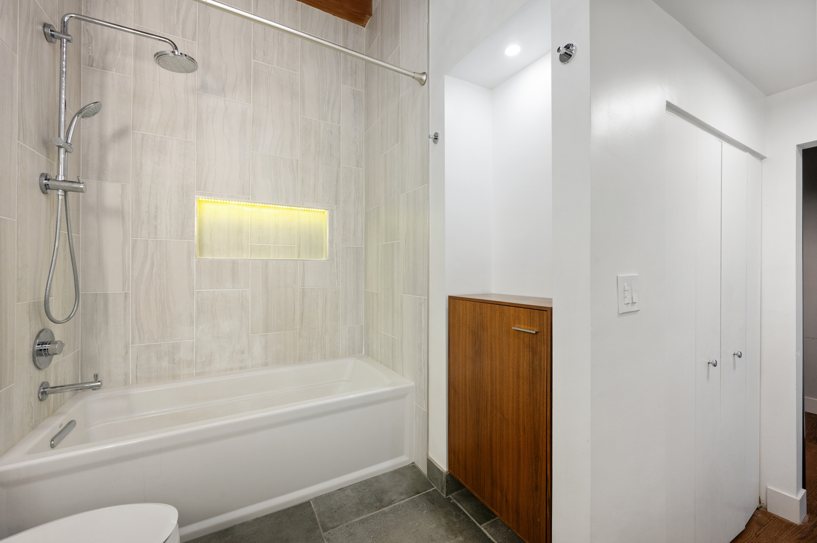 400 S Green Street Unit: 406