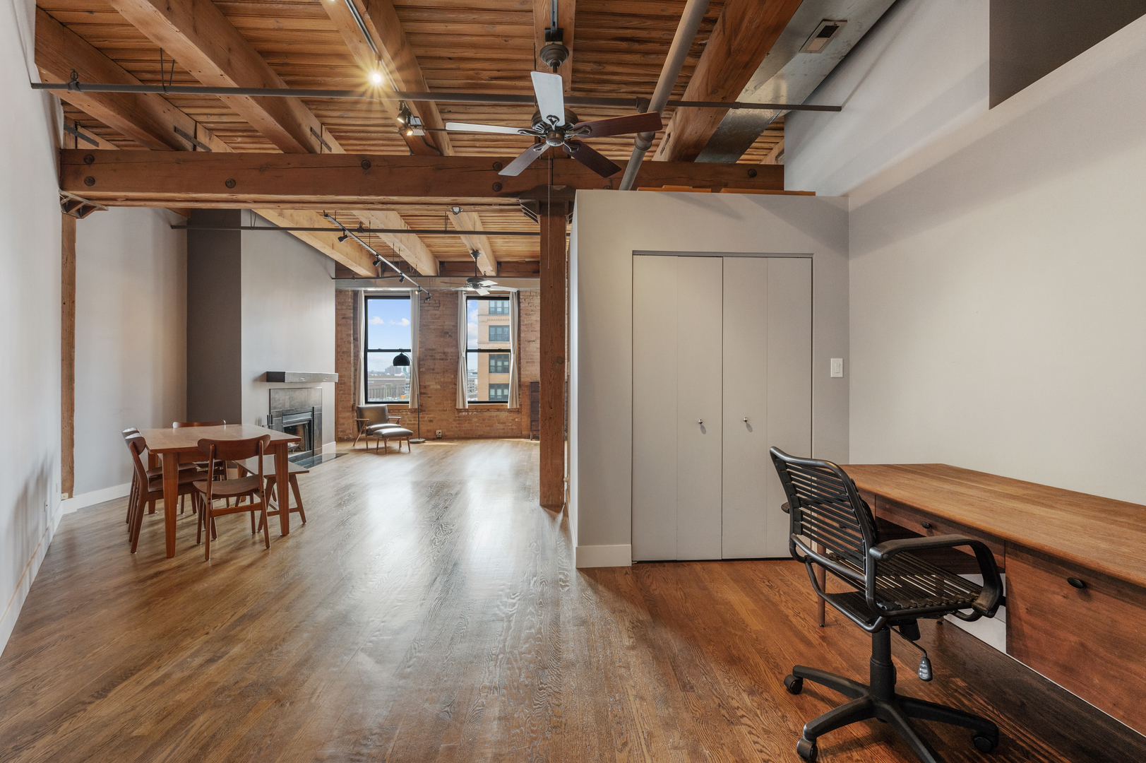 400 S Green Street Unit: 406
