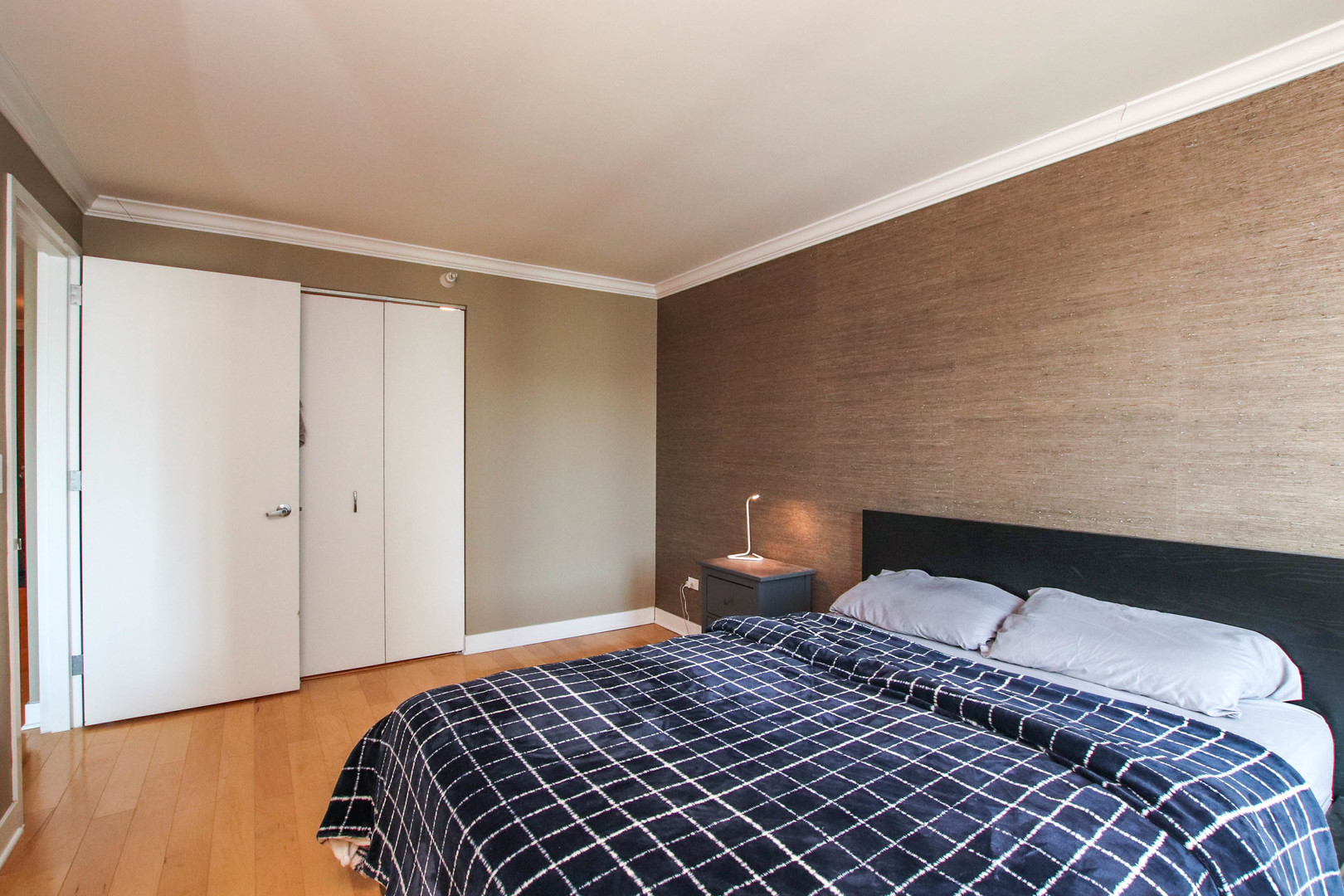 2 E ERIE Street Unit: 2101