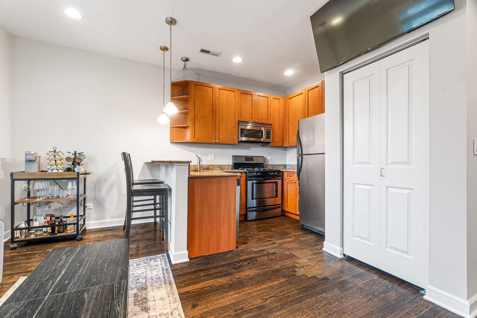 3904 N WOLCOTT Avenue Unit: 2
