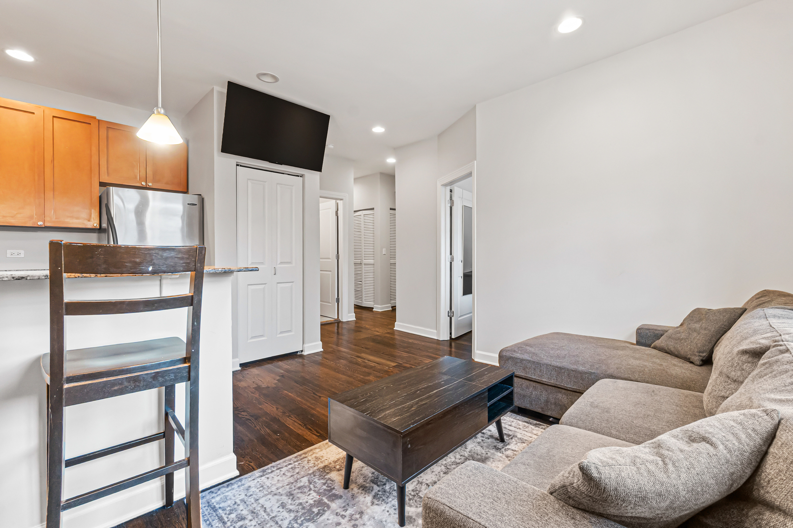 3904 N WOLCOTT Avenue Unit: 2