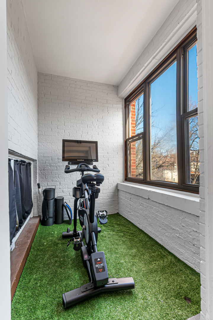 3904 N WOLCOTT Avenue Unit: 2