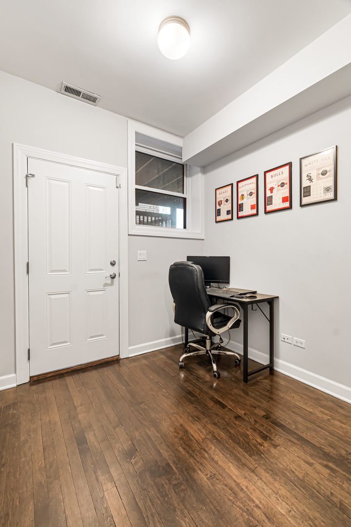 3904 N WOLCOTT Avenue Unit: 2