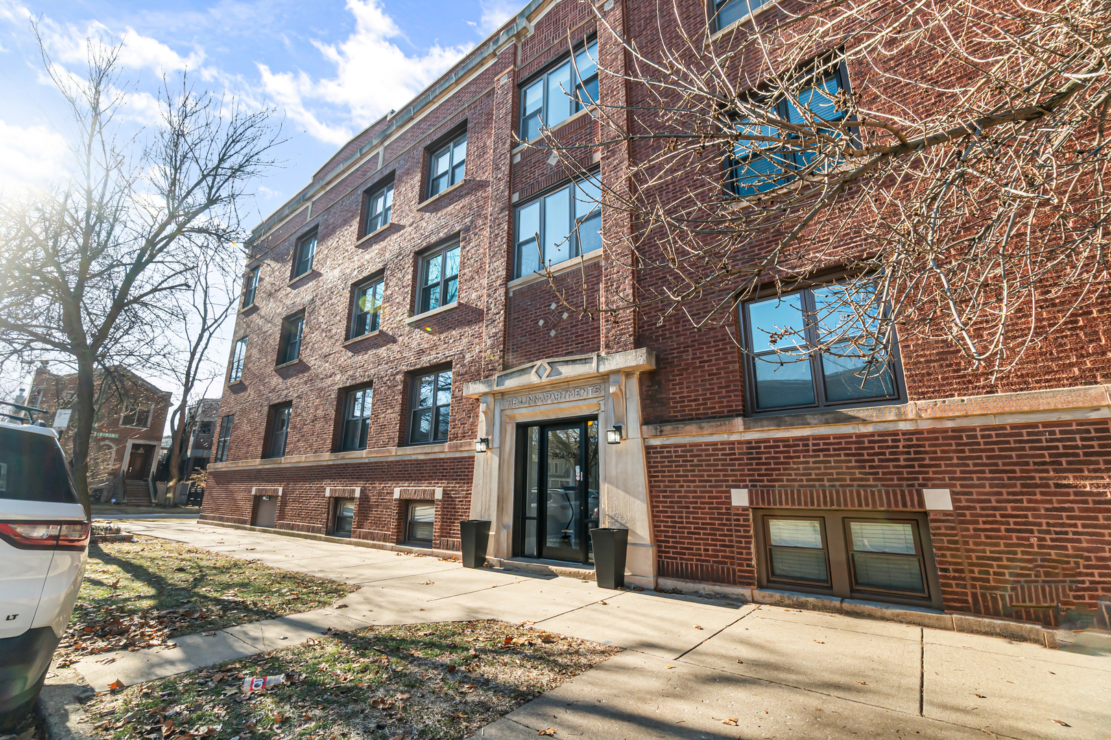 3904 N WOLCOTT Avenue Unit: 2