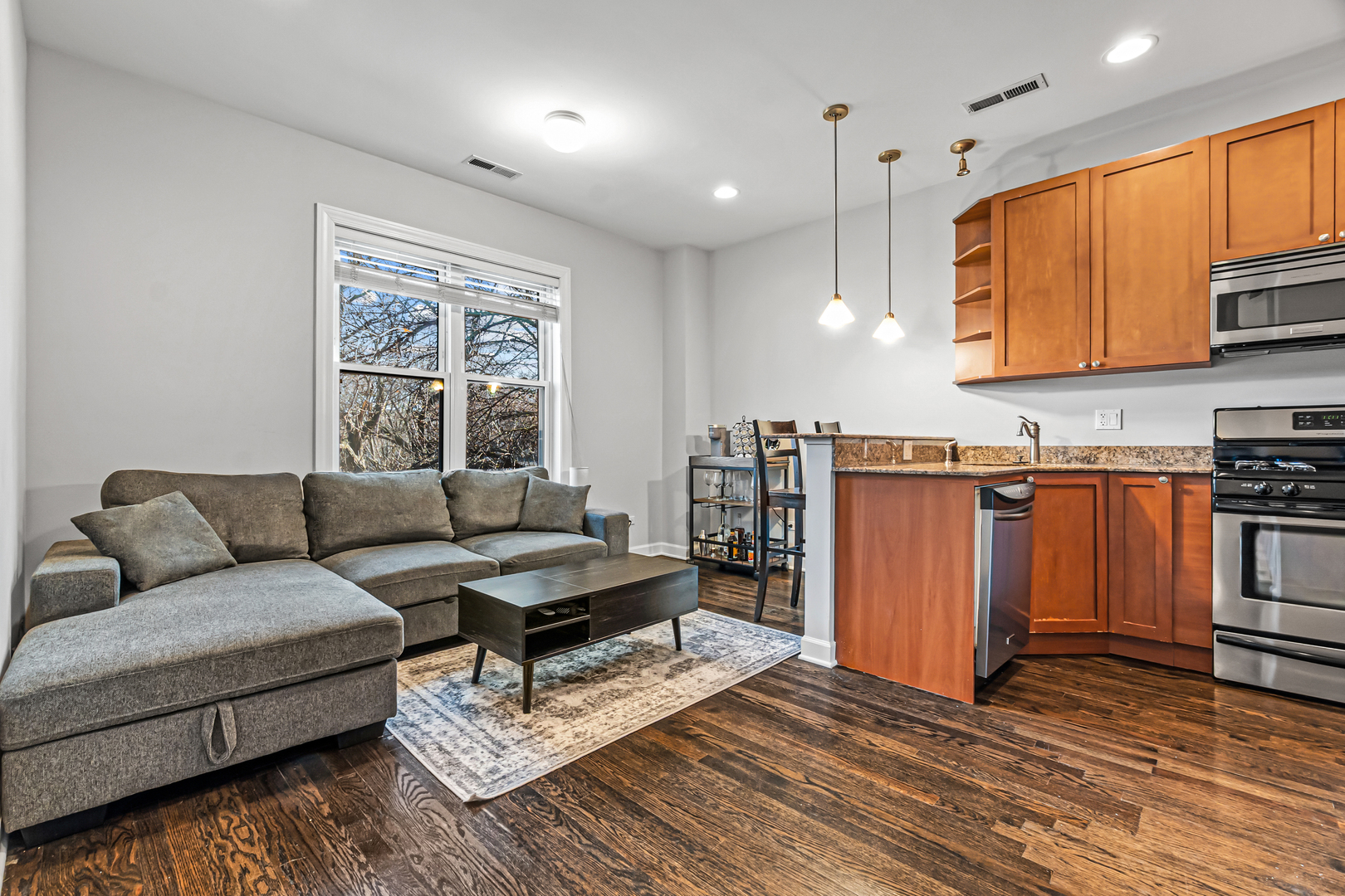 3904 N WOLCOTT Avenue Unit: 2