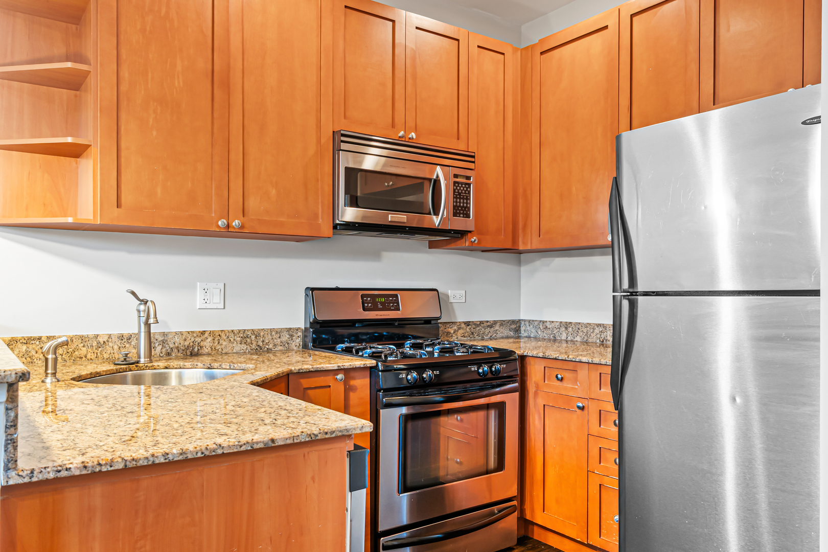 3904 N WOLCOTT Avenue Unit: 2