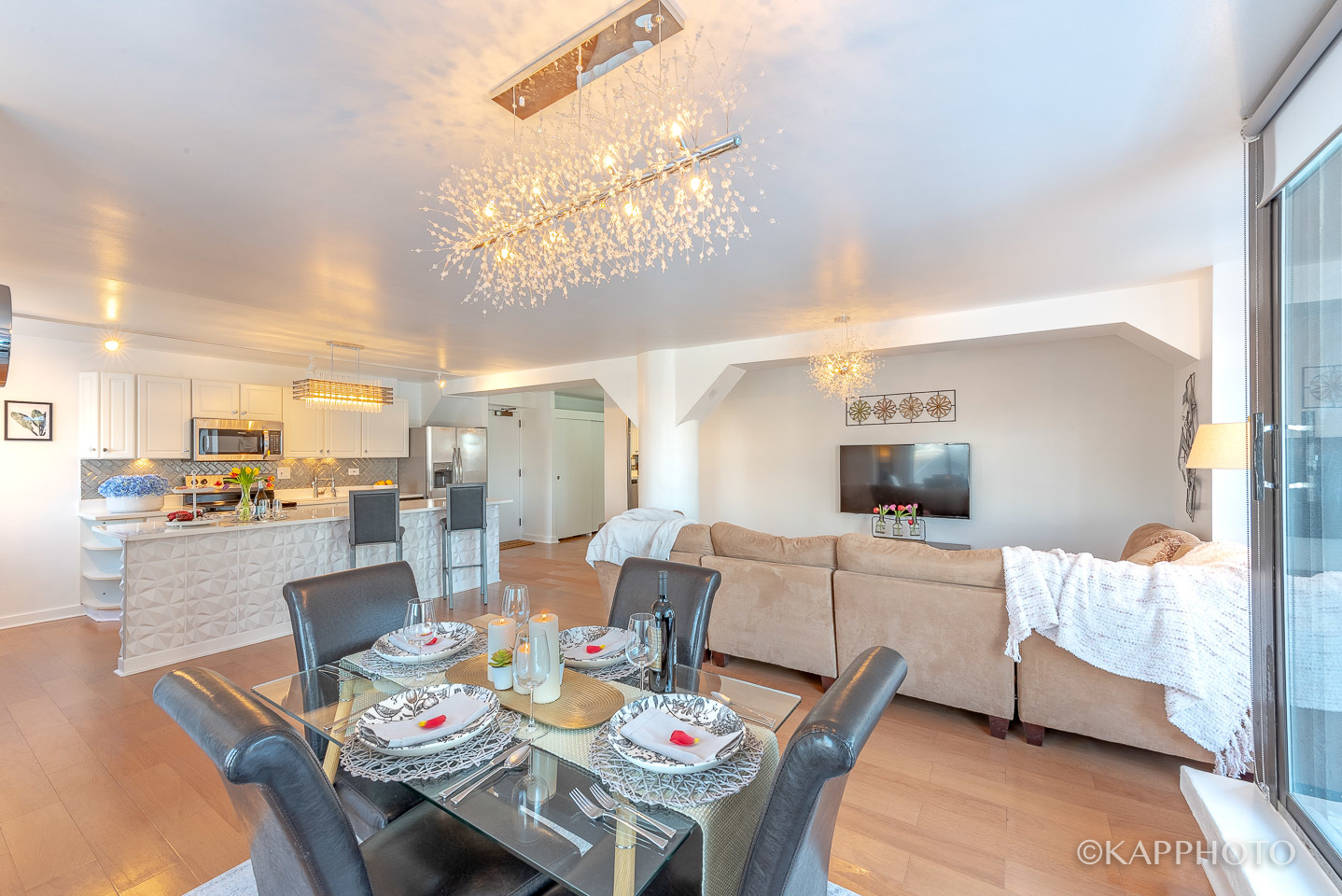 345 N Canal Street Unit: 404