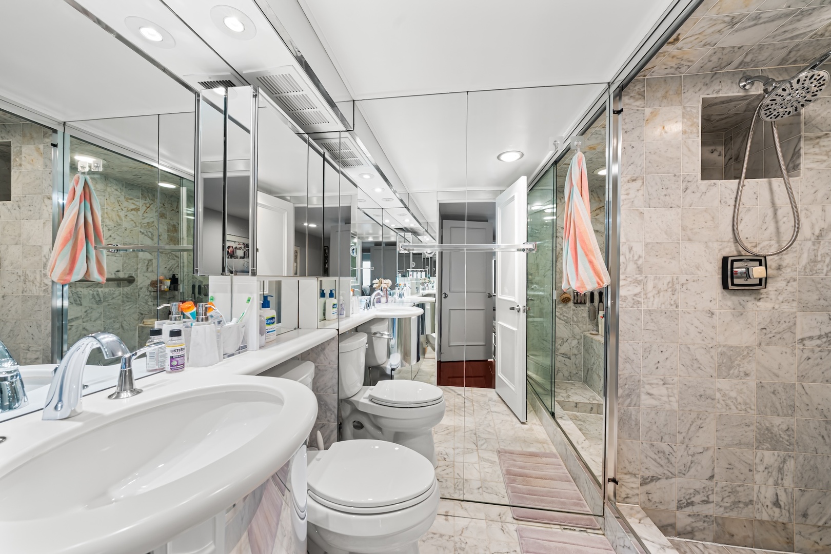 175 E Delaware Place Unit: 6706