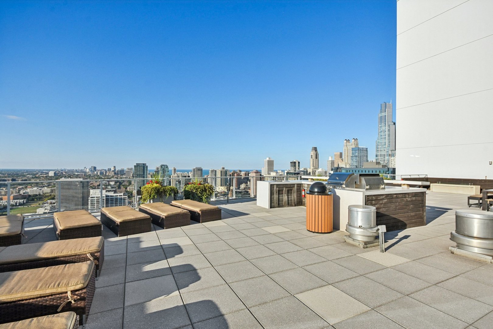 303 W Ohio Street Unit: 3309