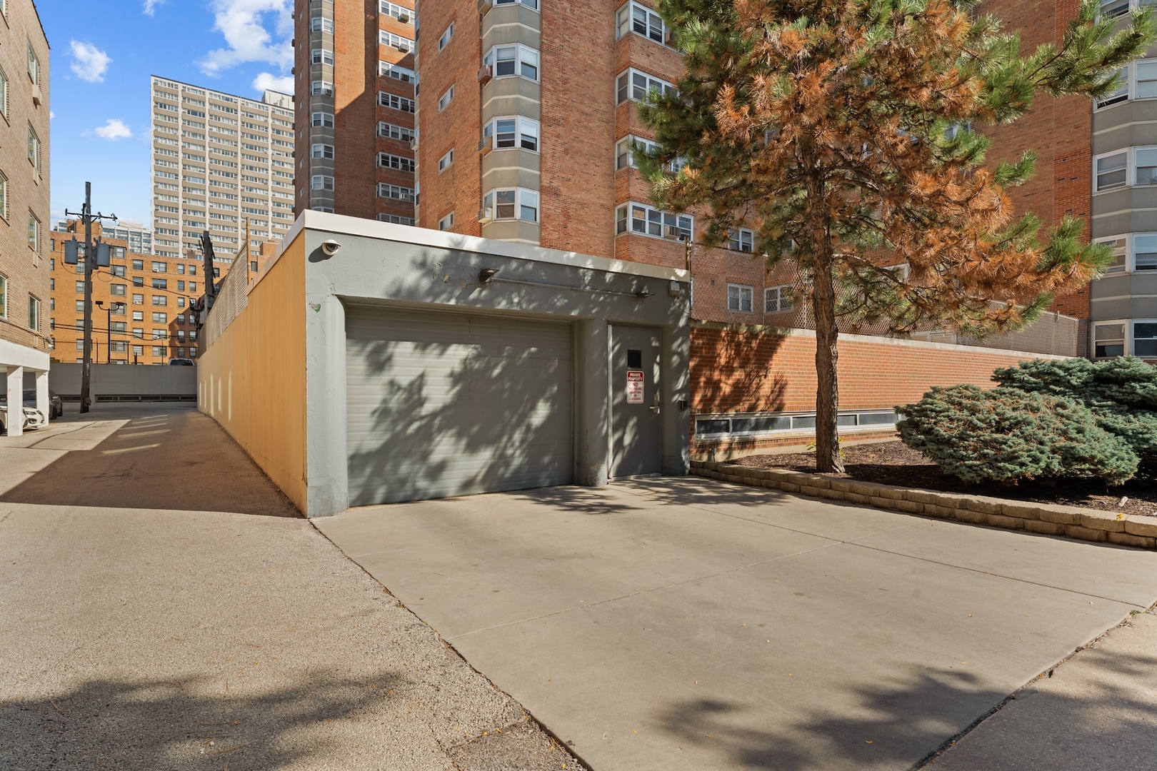 4960 N MARINE Drive Unit: 117