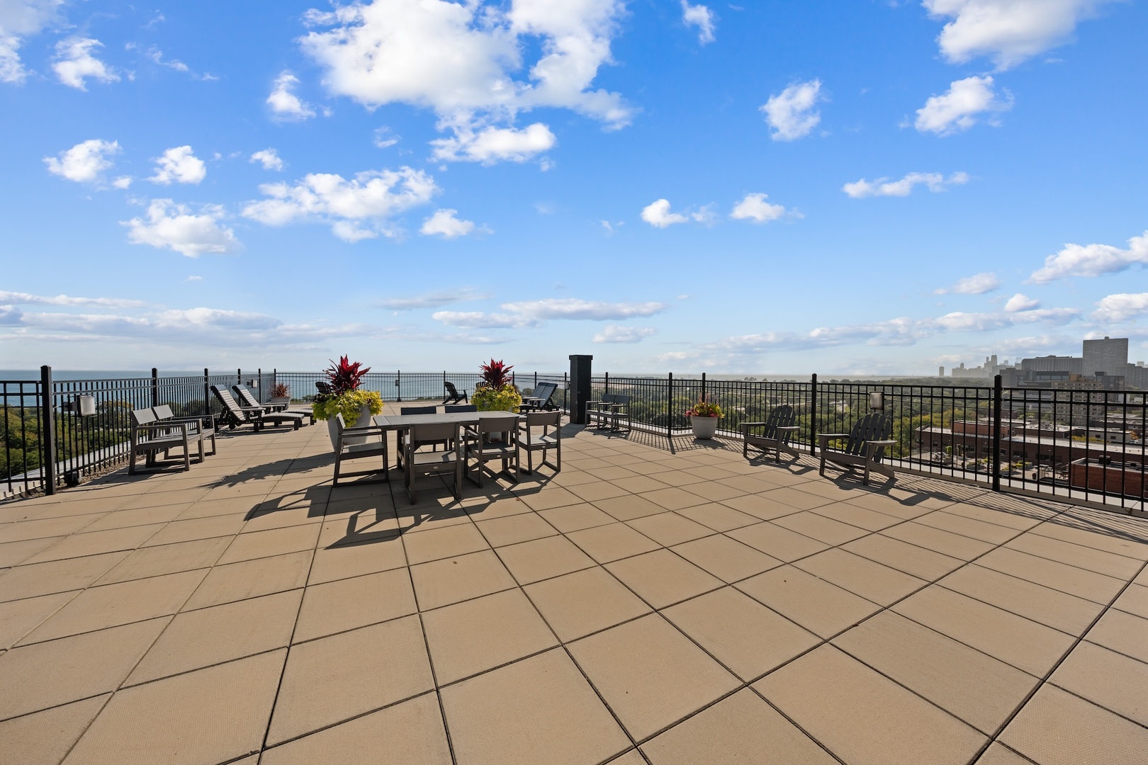 4960 N MARINE Drive Unit: 117