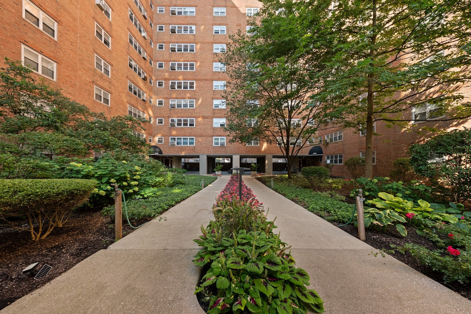 4960 N MARINE Drive Unit: 117
