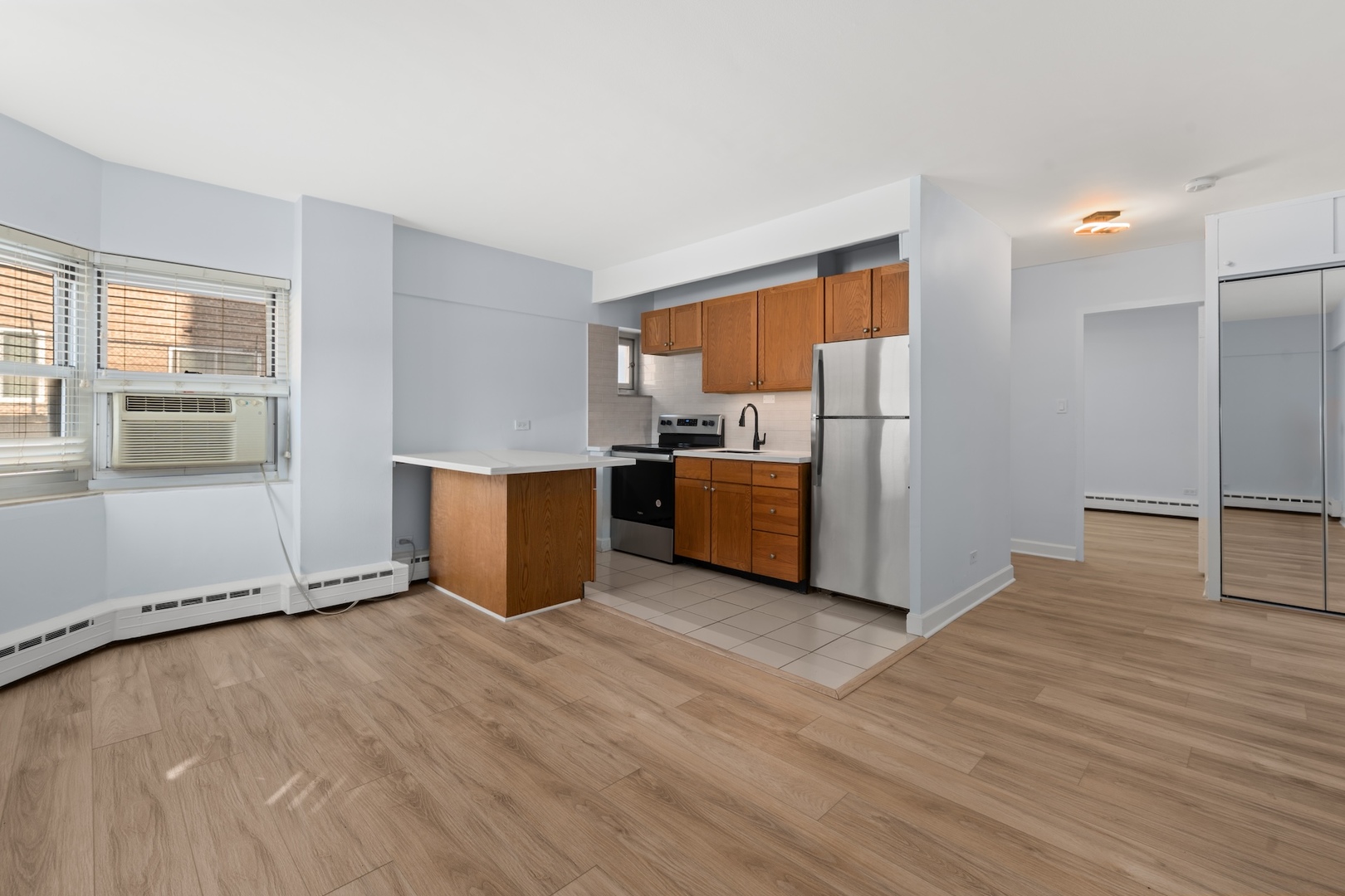 4960 N MARINE Drive Unit: 117