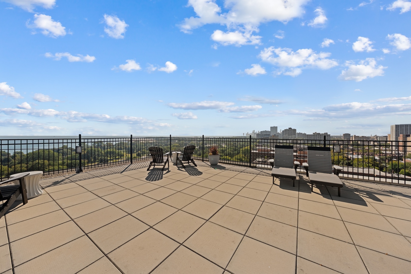 4960 N MARINE Drive Unit: 117